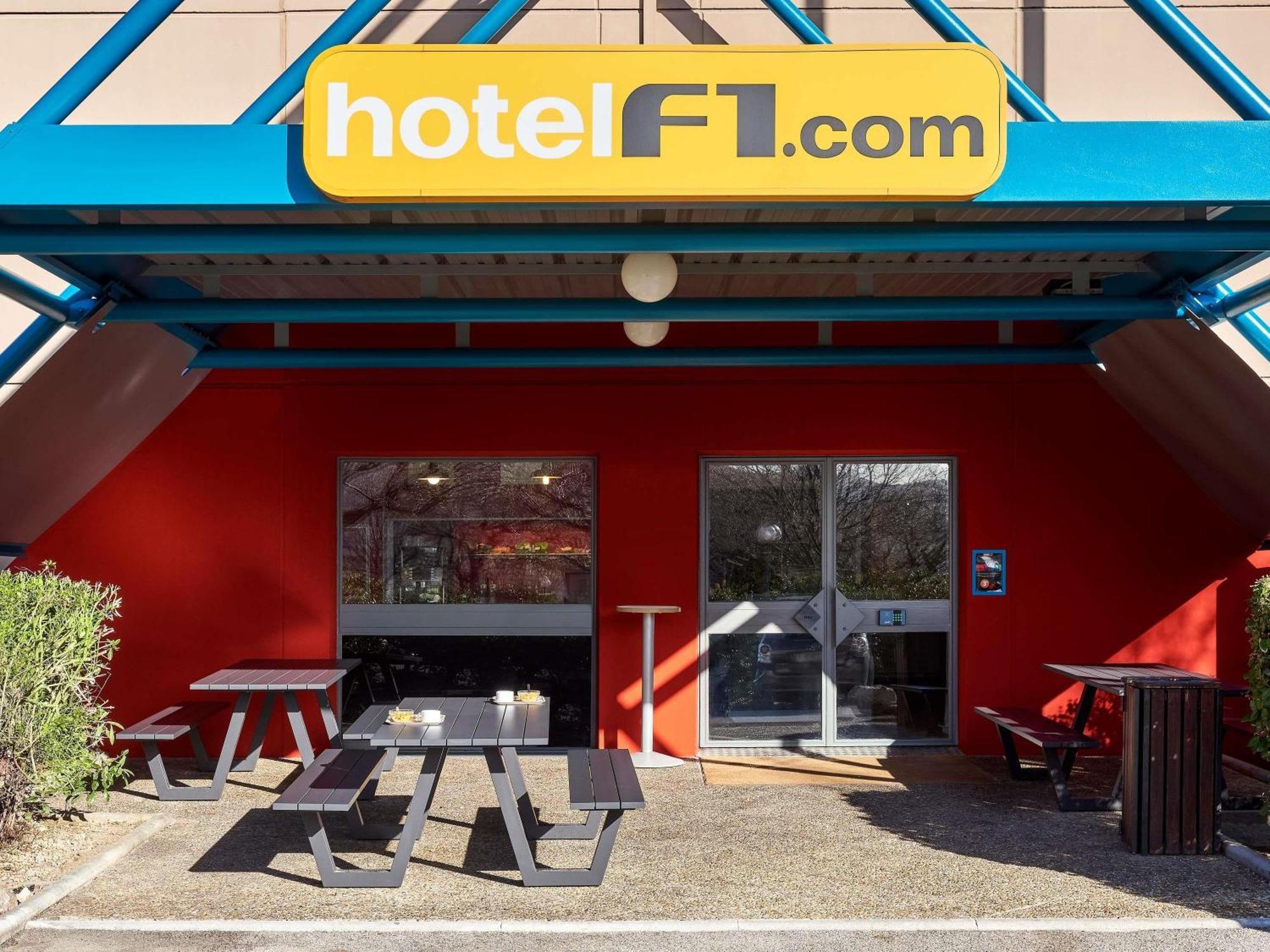 Hotelf1 Chilly Mazarin Les Champarts Екстериор снимка